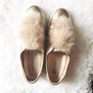 pom pom sneaker || steve madden